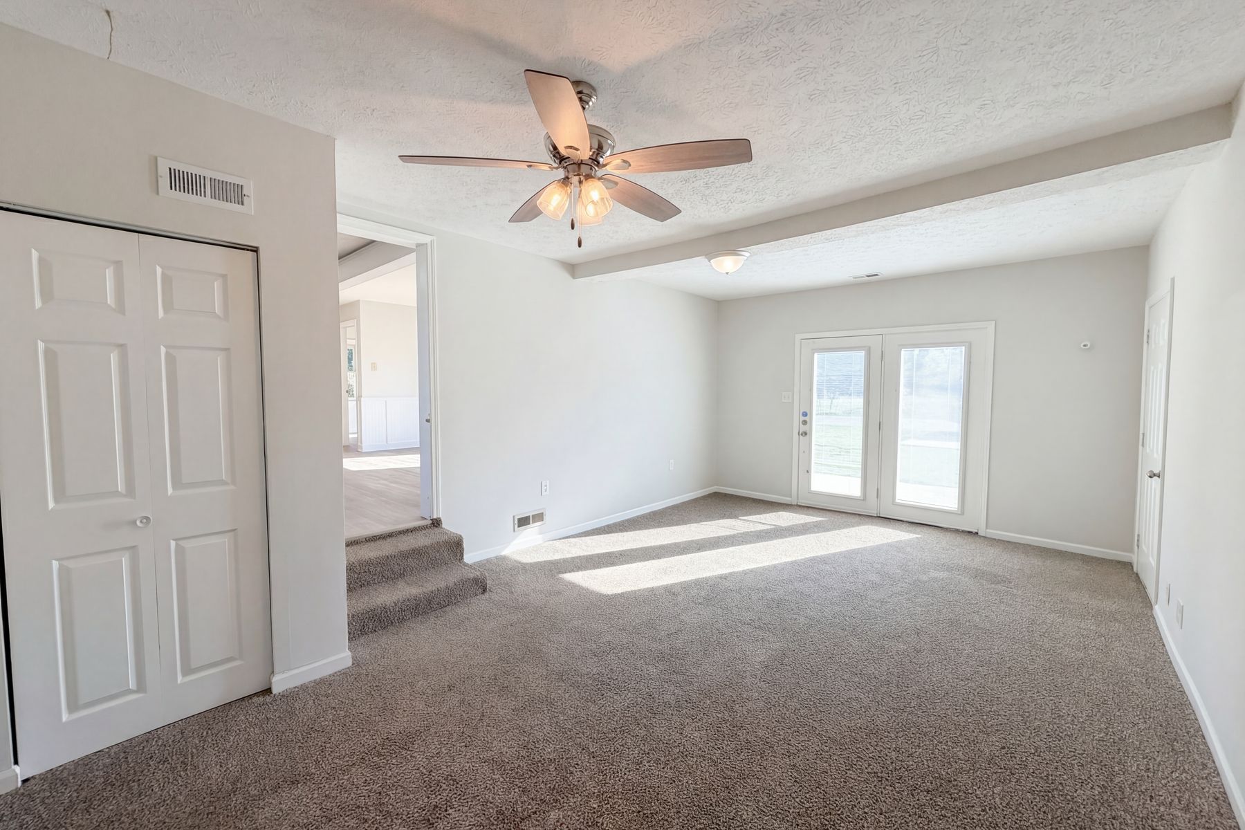 Property photo 3 of 1062 Rita Dr