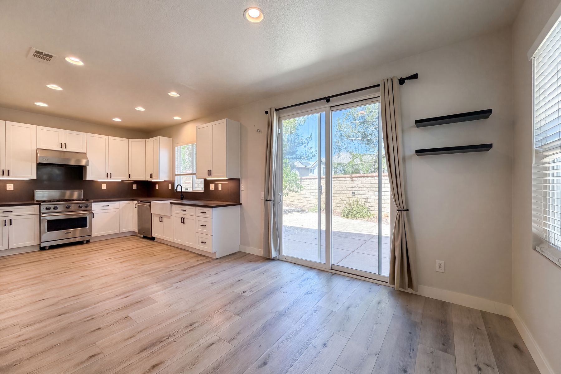 Photo 2 of 24 of 29206 Rio Lobo Way, Valencia, CA