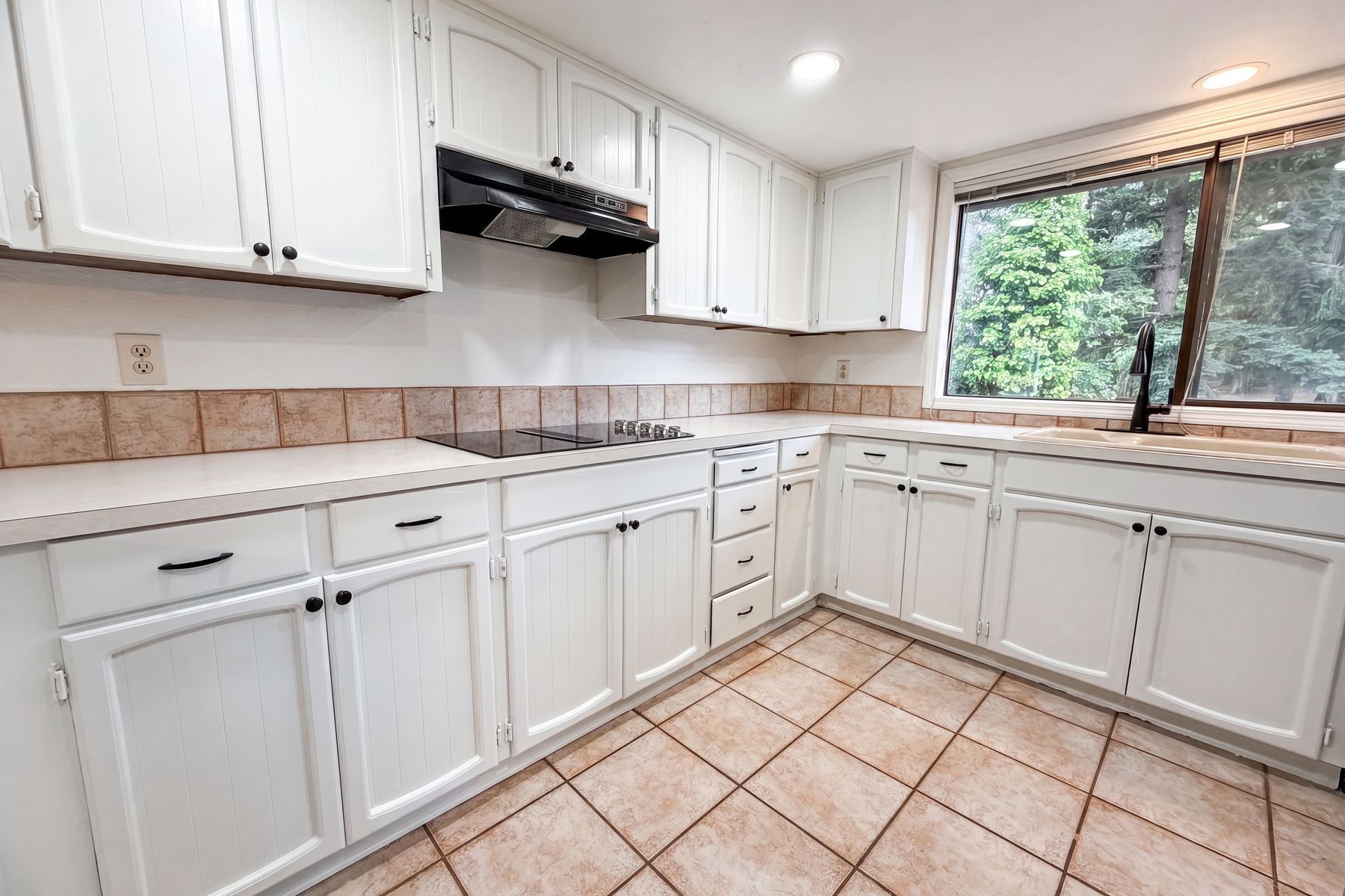 Photo 2 of 16 of 4246 Spring Rock Cir, West Linn, OR