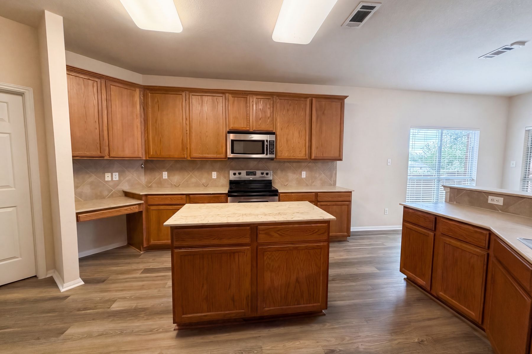 Photo 2 of 21 of 312 Crowfoot Dr, Harker Heights, TX