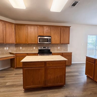 Property photo 2 of 312 Crowfoot Dr