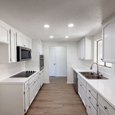 Property photo 2 of 6041 Thornicroft Dr