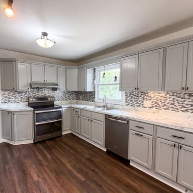 Property photo 2 of 902 W Highland Dr