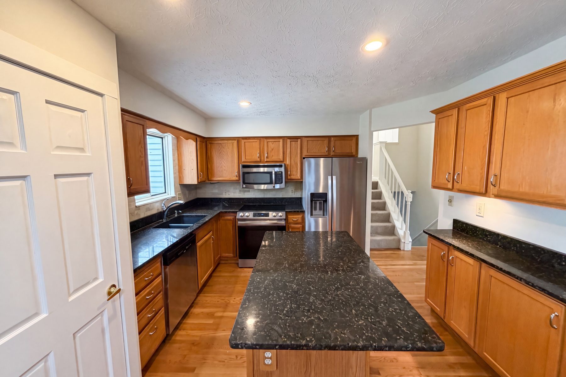 Photo 2 of 31 of 3920 Cedric Ln, Dublin, OH