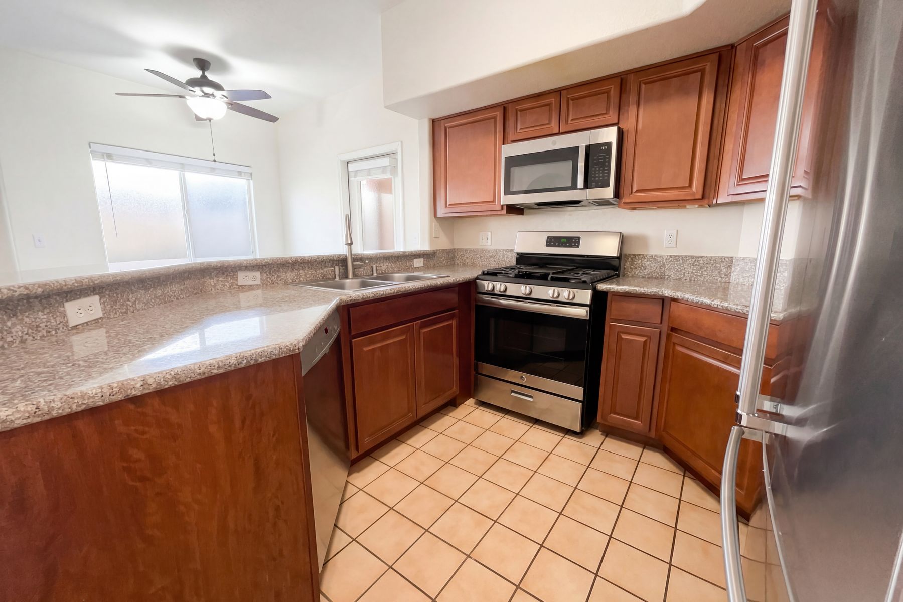 Photo 2 of 19 of 900 Heavenly Hills Ct, Las Vegas, NV
