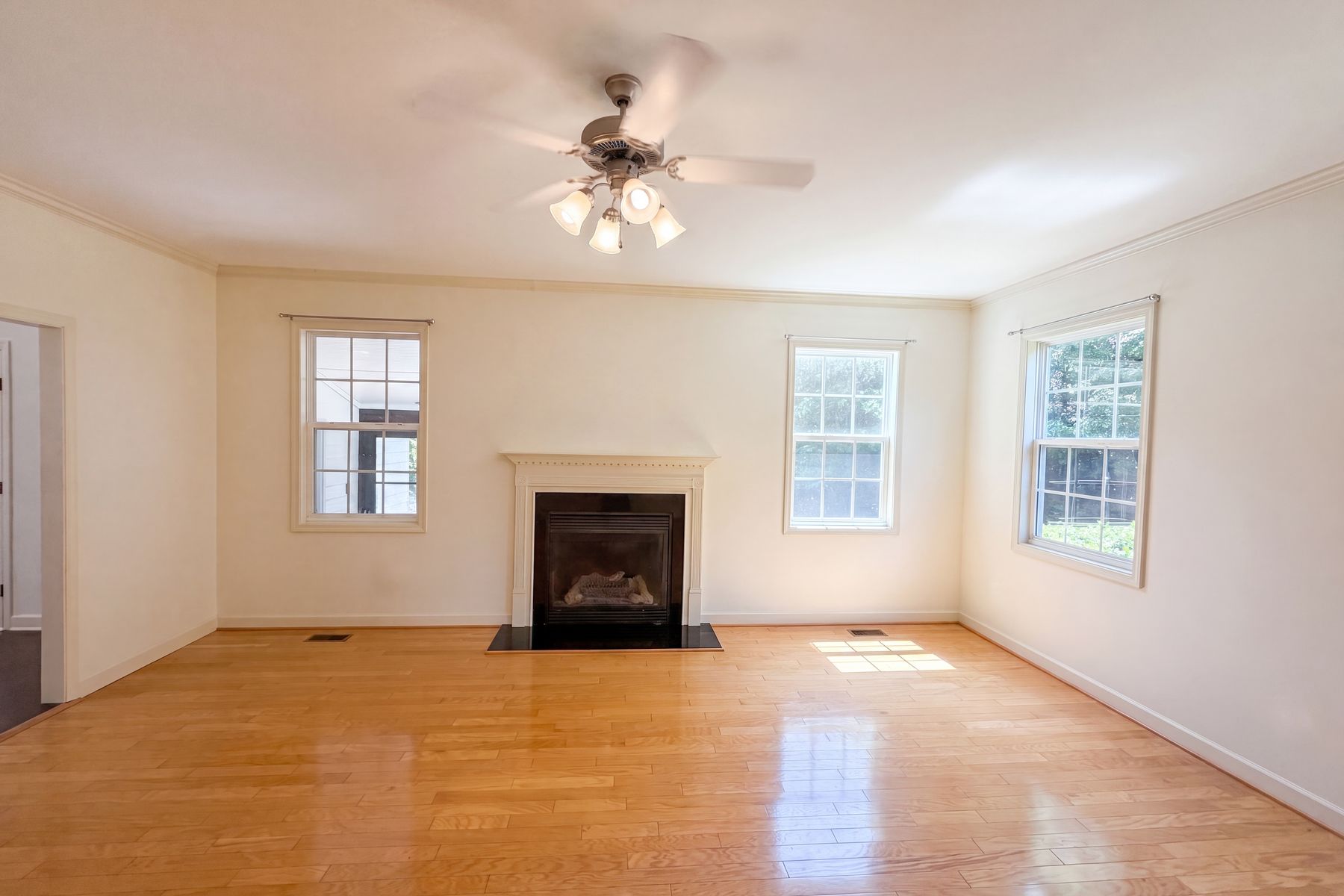 Property photo 3 of 4903 Homeplace Dr