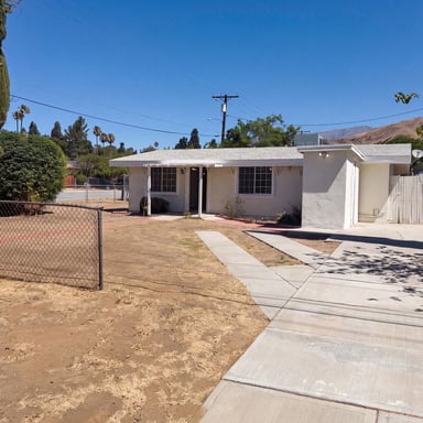 Property photo 1 of 415 E Indian School Ln