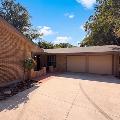 Property photo 1 of 326 De Soto Dr