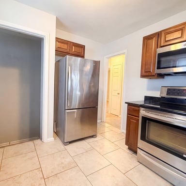Property photo 2 of 16853 Saint Marys St