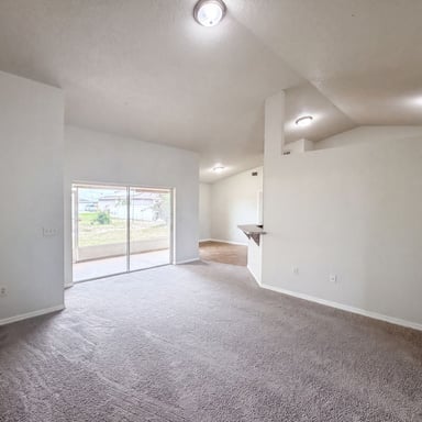 Property photo 3 of 1038 Highland Crest Cir