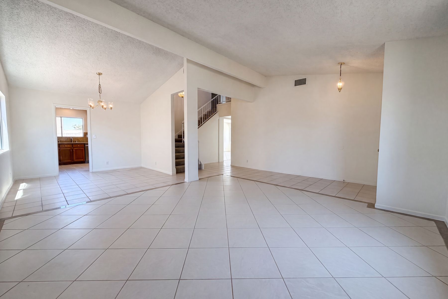 Property photo 3 of 3152 Viewcrest Ave