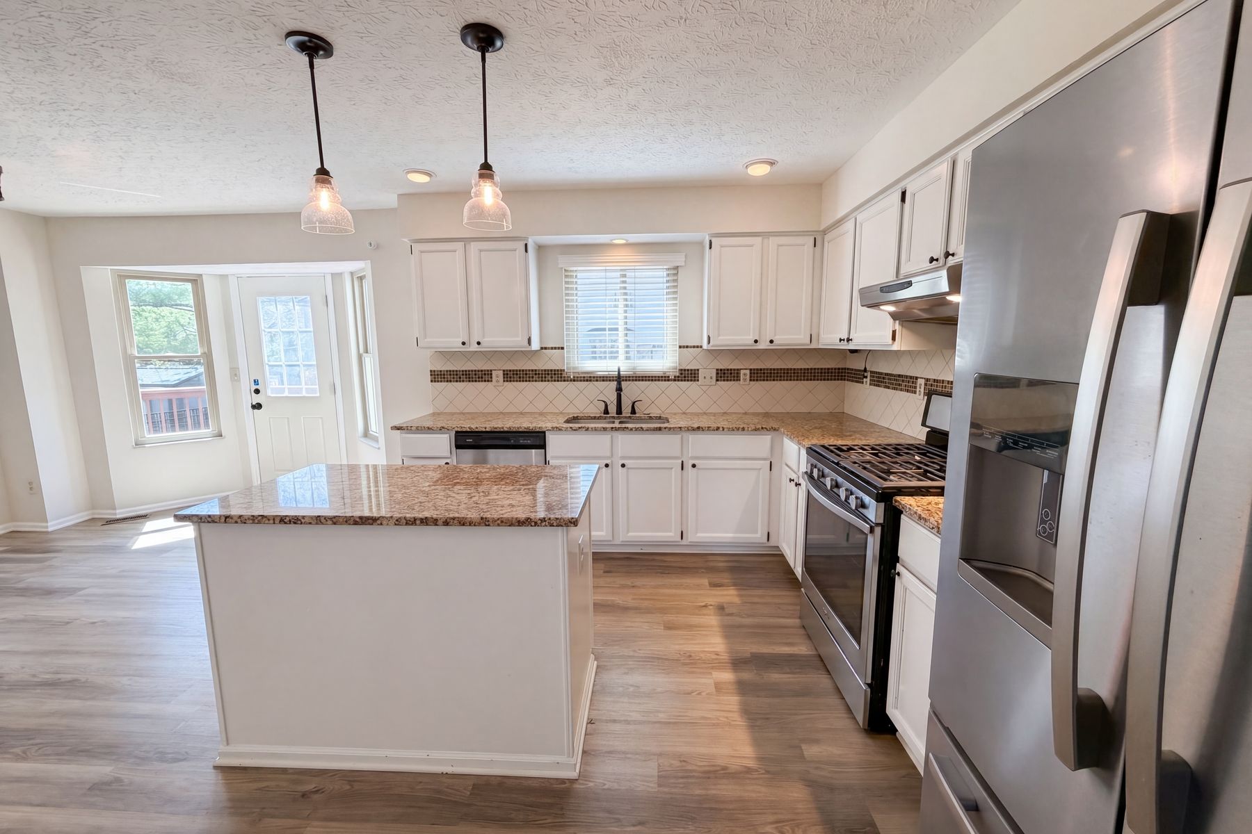 Photo 2 of 29 of 4976 Vicksburg Ln, Hilliard, OH