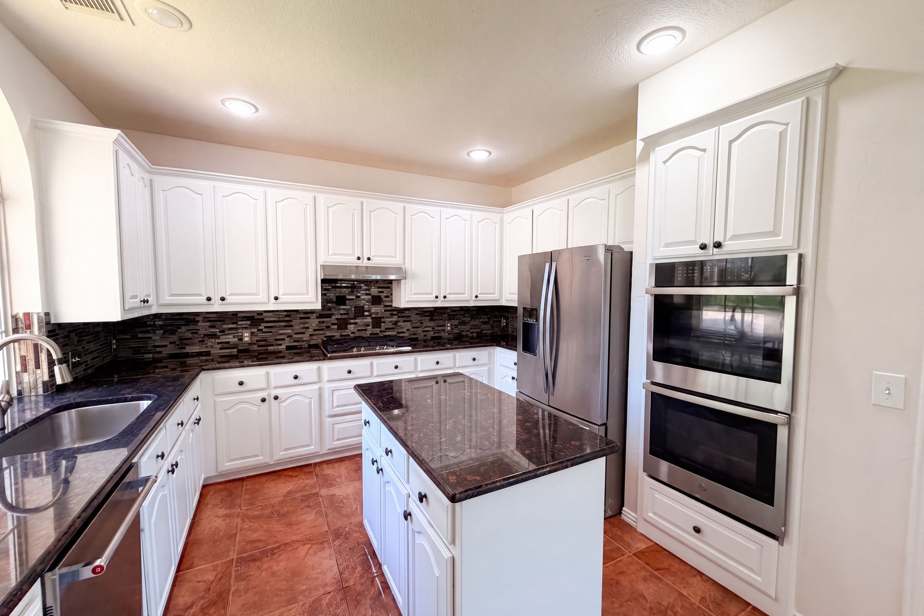 Photo 2 of 22 of 3106 Westshore Dr, Rowlett, TX