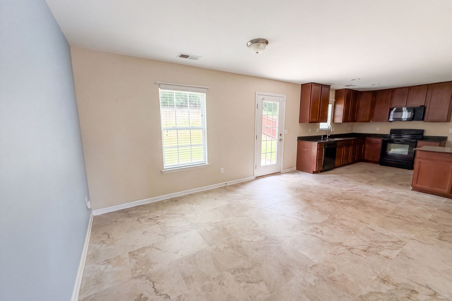 Photo 2 of 20 of 1066 Rabon Pond Dr, Columbia, SC
