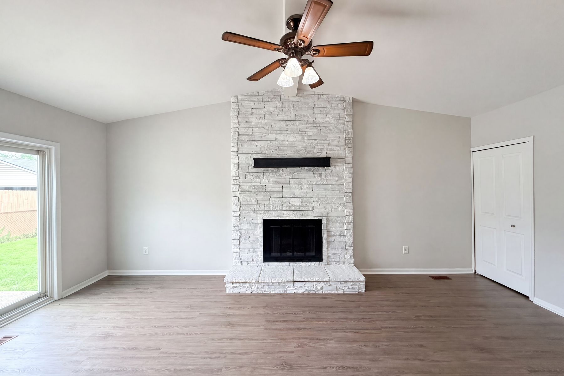 Property photo 3 of 42195 Fairview Dr