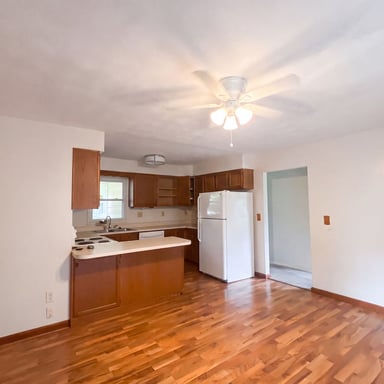 Property photo 2 of 912 Hollycrest Dr