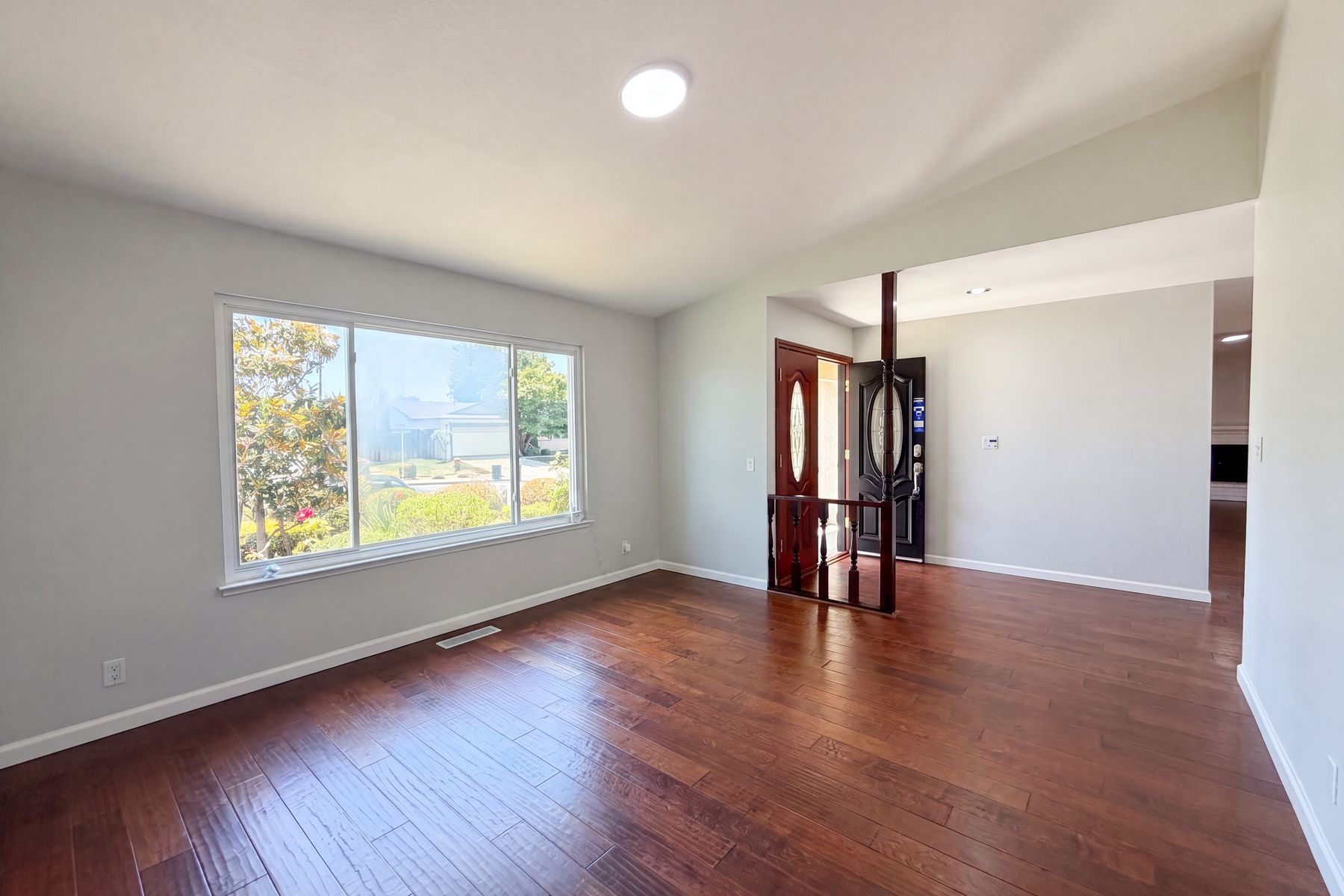 Property photo 3 of 1091 Fox Meadow Way