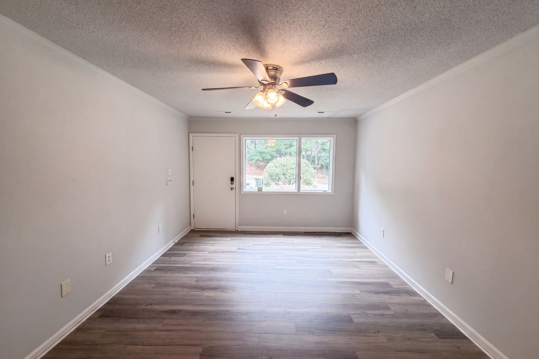 Property photo 3 of 4305 Kaplan Dr