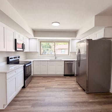 Property photo 2 of 212 Islandia Ct W