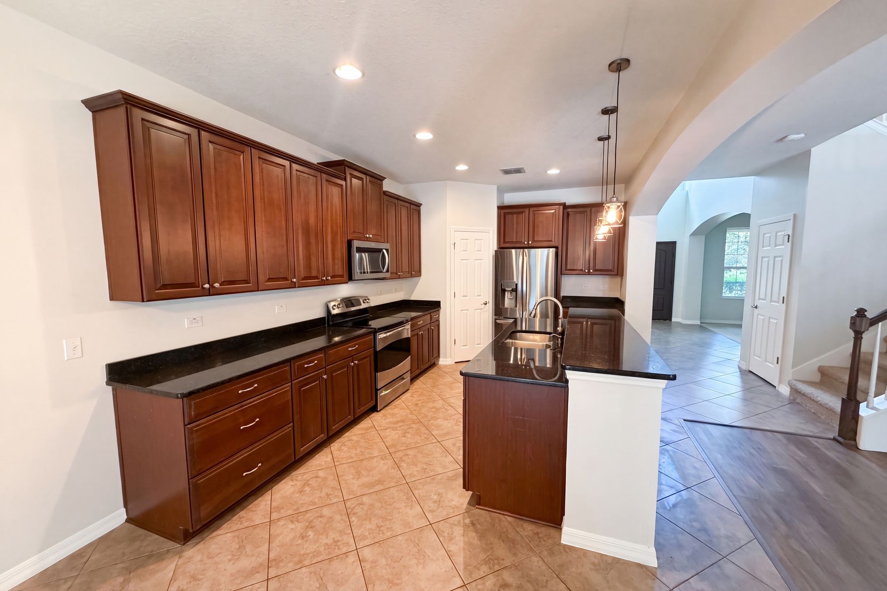 Photo 2 of 46 of 280 Chandler Cir, Oviedo, FL