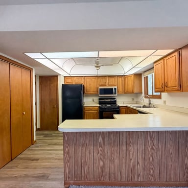 Property photo 2 of 610 Executive Blvd