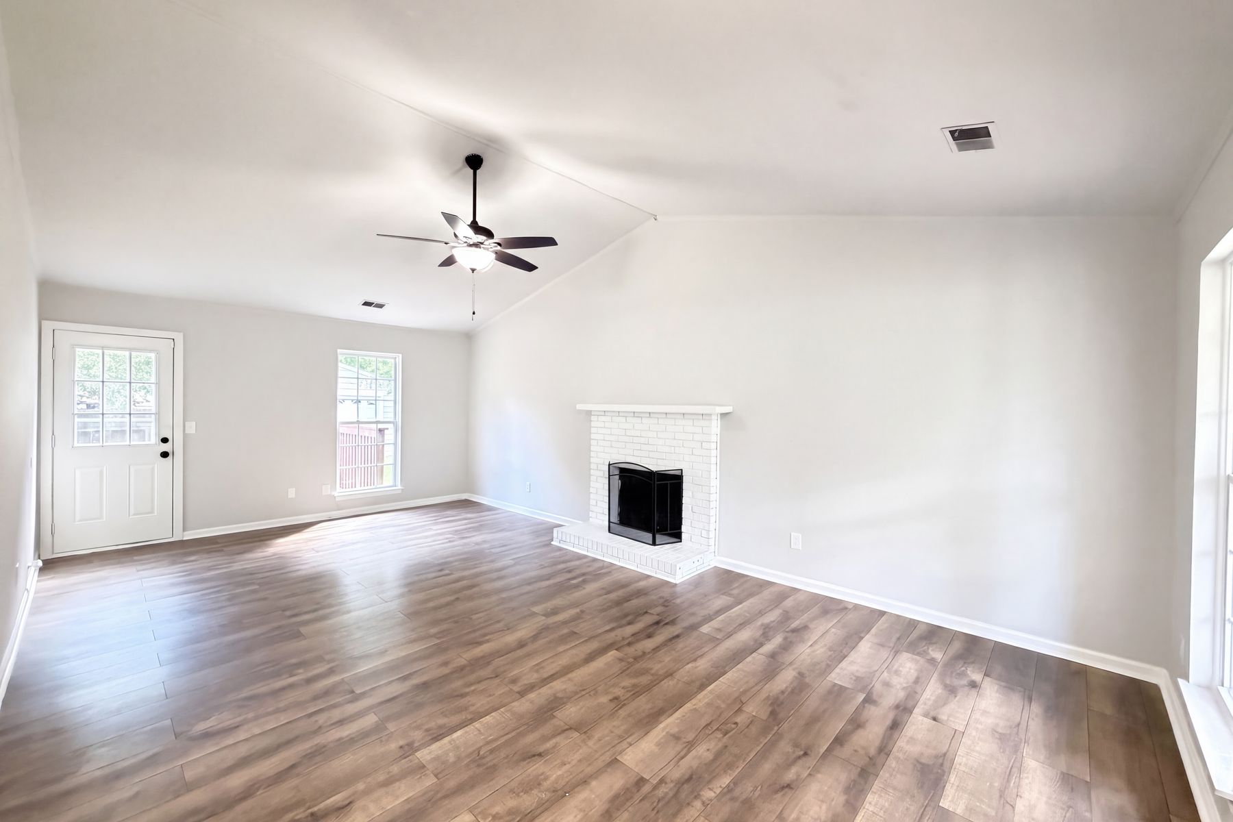 Property photo 3 of 10244 Gloman Ct