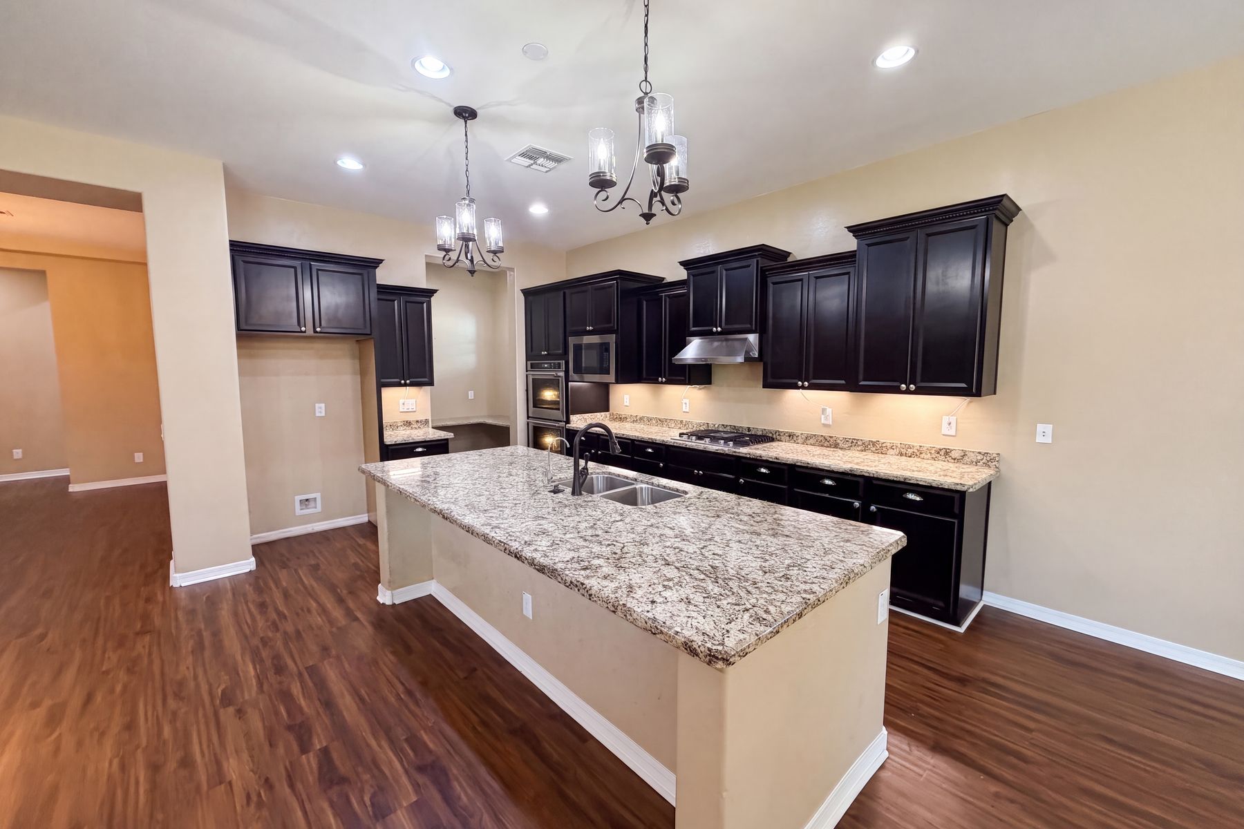 Photo 2 of 39 of 18136 W Devonshire Ave, Goodyear, AZ