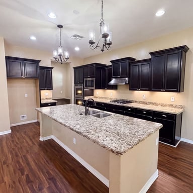 Property photo 2 of 18136 W Devonshire Ave