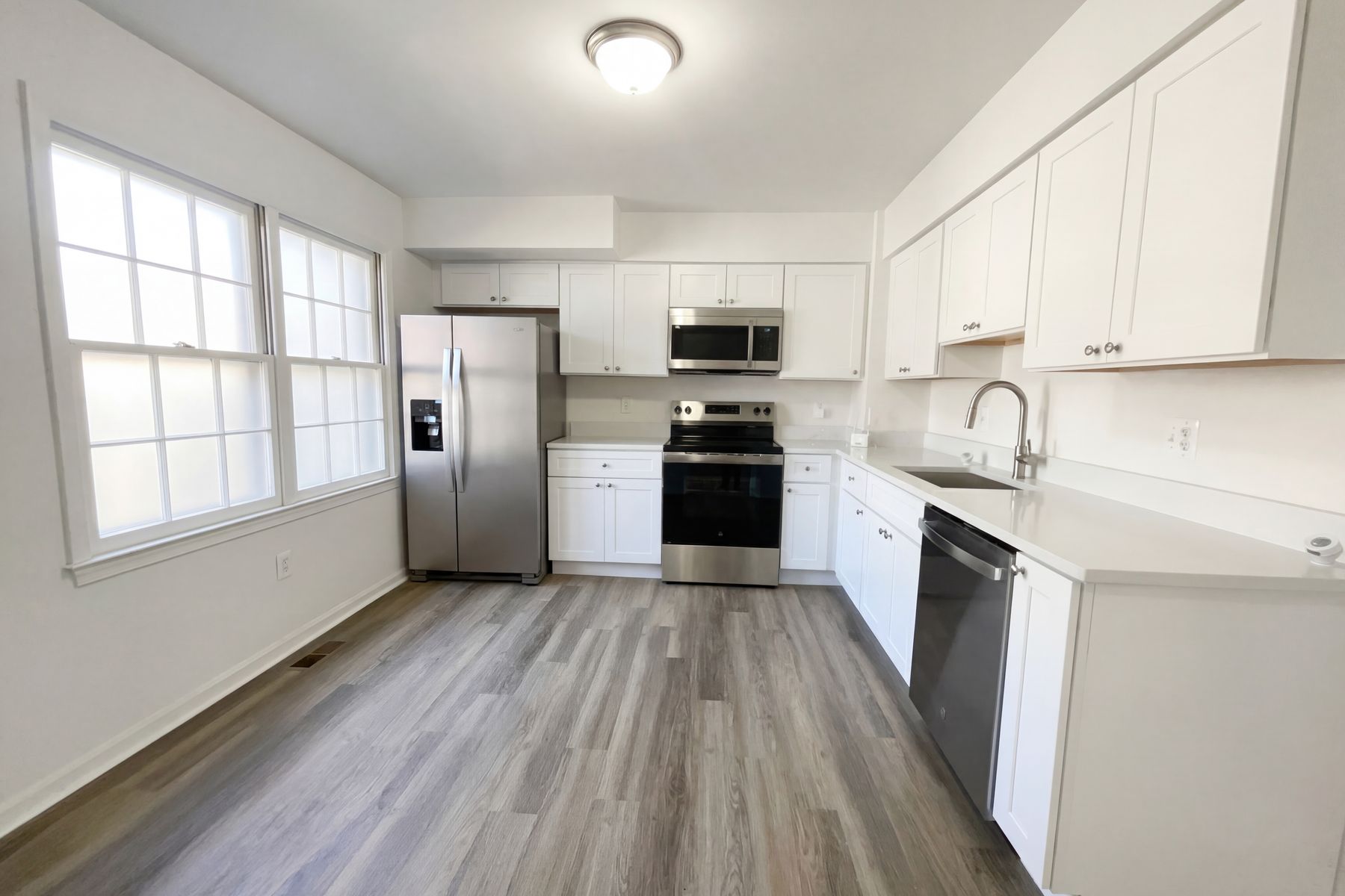 Photo 2 of 44 of 645 N Armistead St, Alexandria, VA