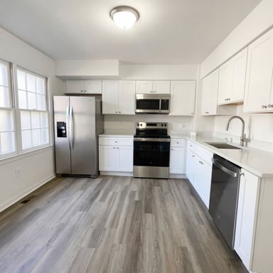 Property photo 2 of 645 N Armistead St