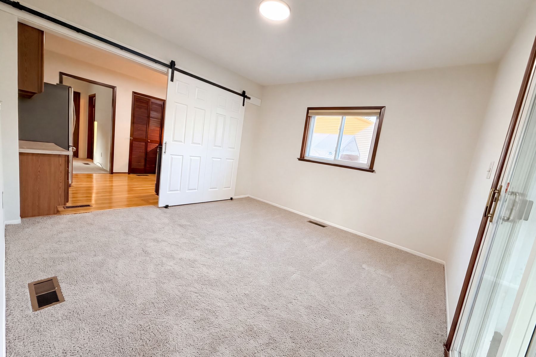 Property photo 3 of 35115 University St