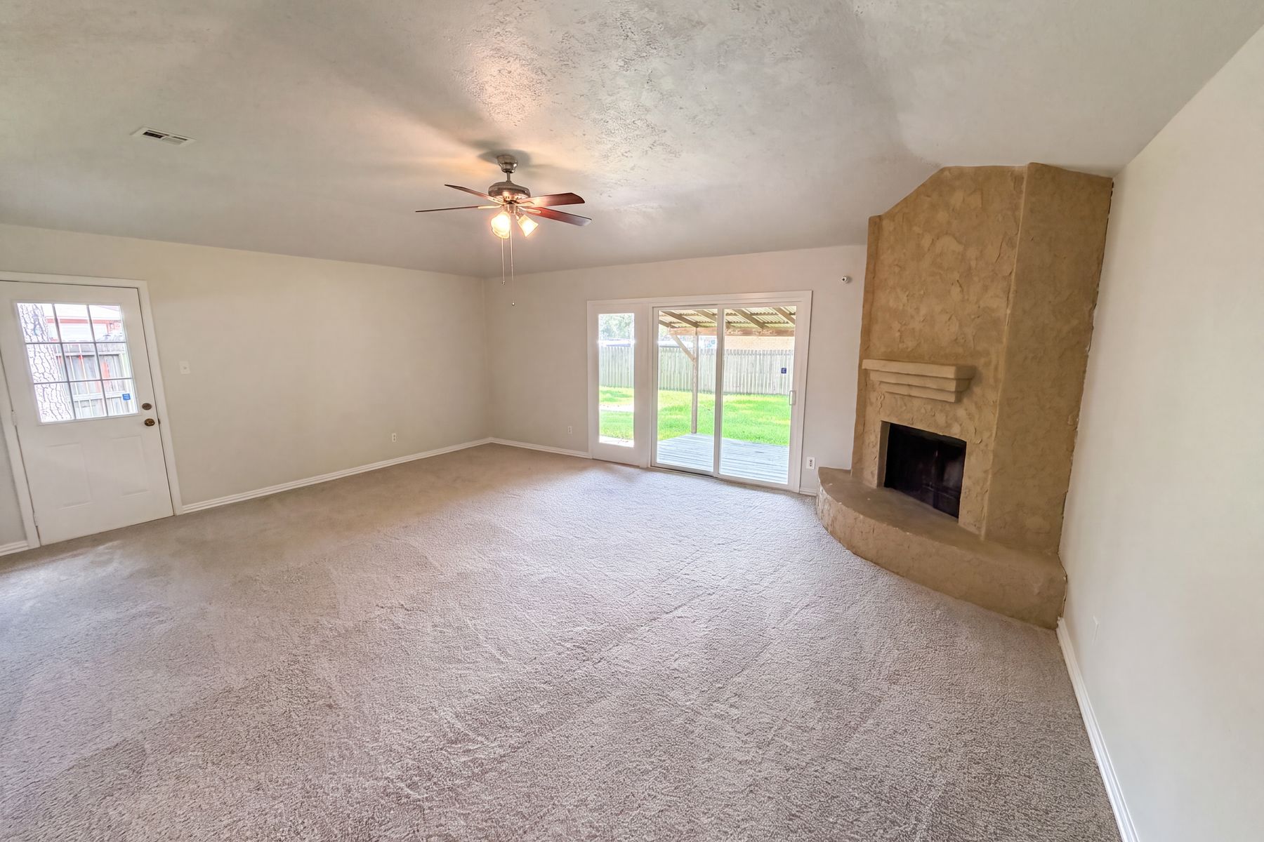 Property photo 3 of 17014 Fid Ct