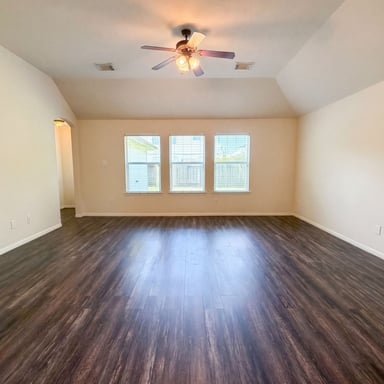 Property photo 3 of 16915 Shoal Park Dr