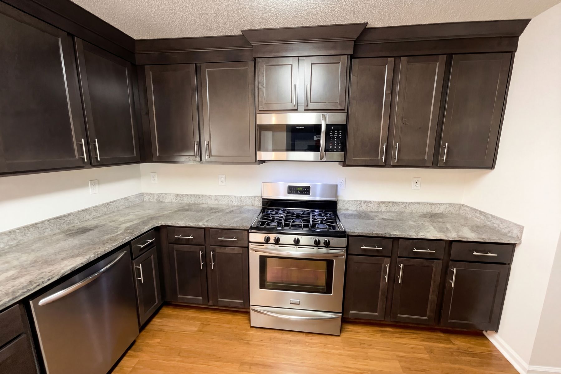 Photo 2 of 28 of 1012 Crown Corners Dr, McDonough, GA