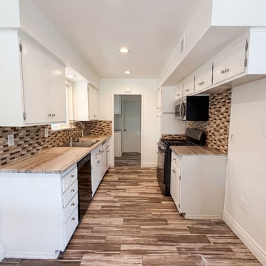 Property photo 2 of 1422 Oakmont Dr