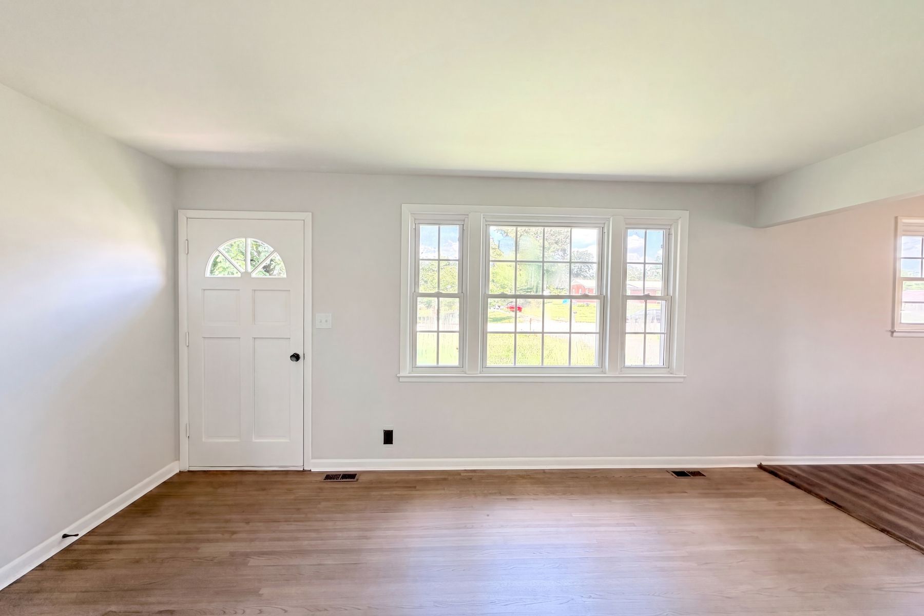Property photo 3 of 112 Norris Dr