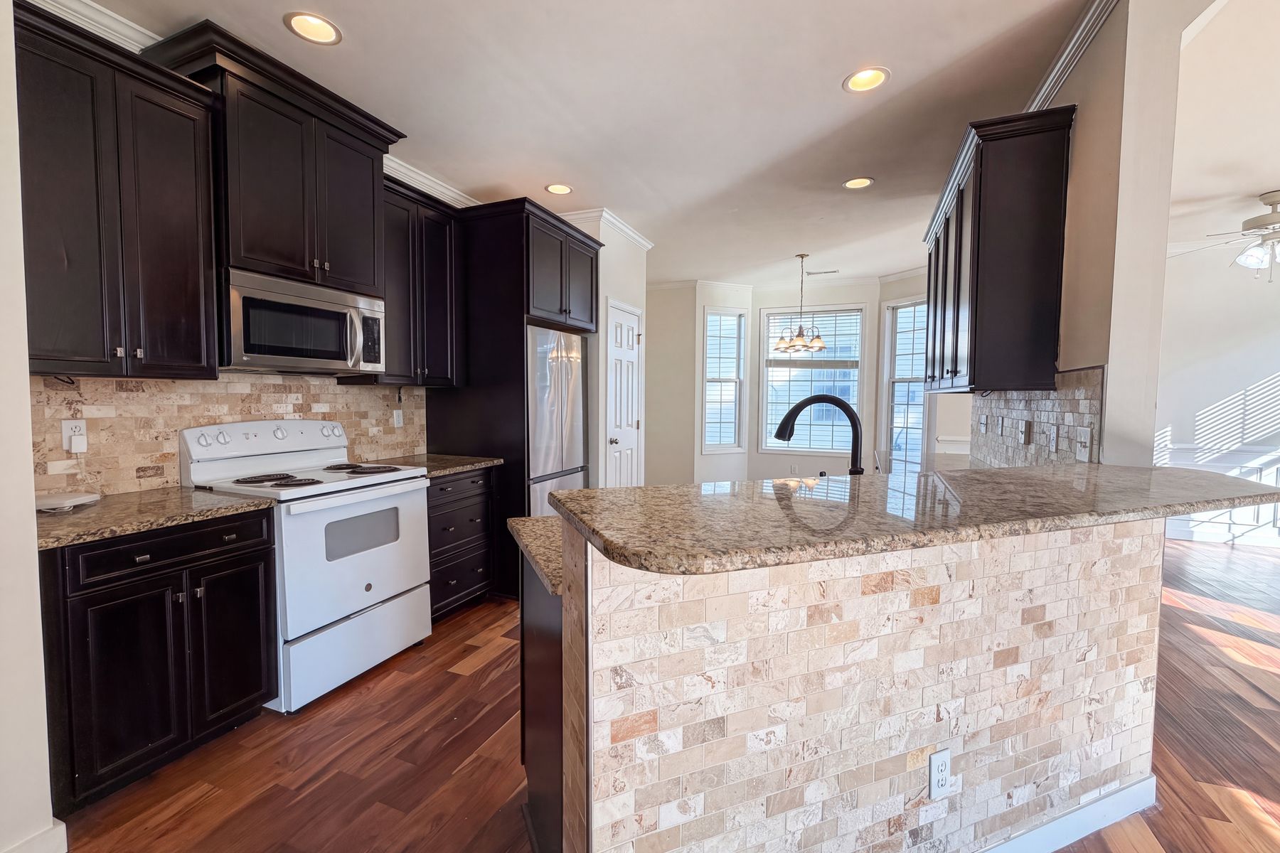 Photo 2 of 20 of 9325 Ayscough Rd, Summerville, SC