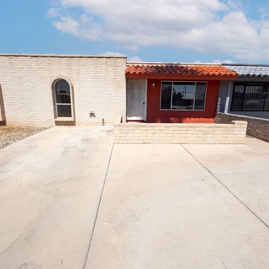 Property photo 1 of 2704 S Lands End Rd