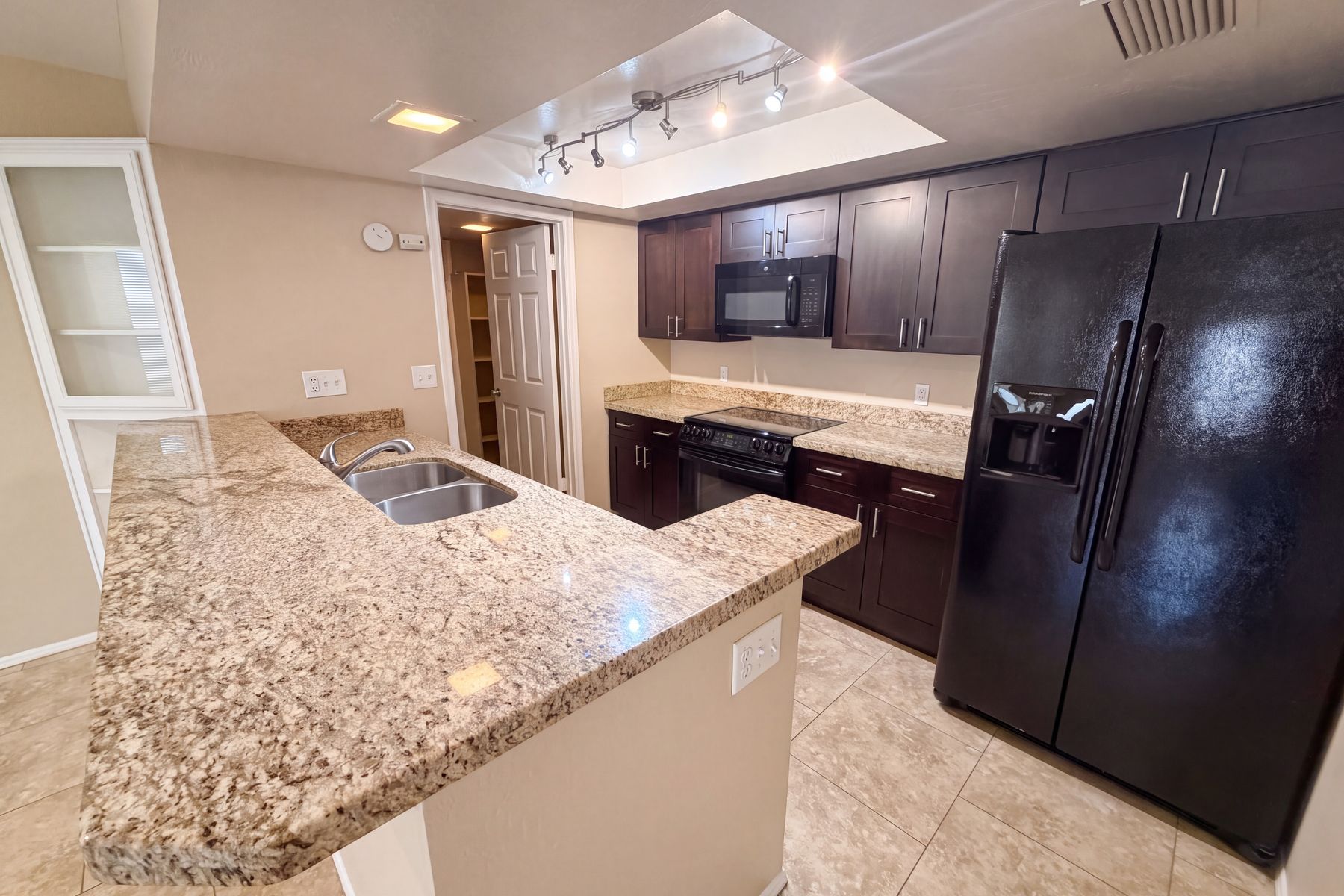 Photo 2 of 21 of 1388 N Los Altos Dr, Chandler, AZ