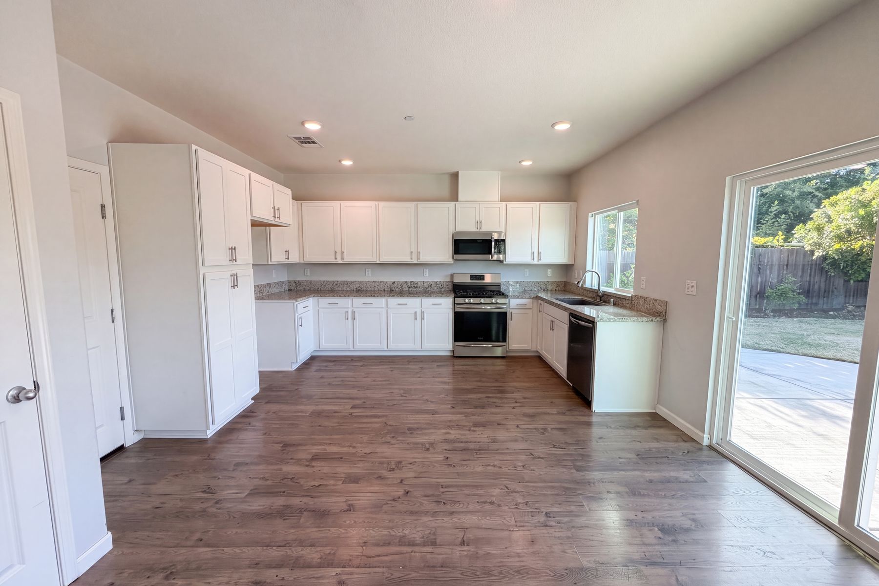 Photo 2 of 27 of 8224 Kossum Way, Elk Grove, CA