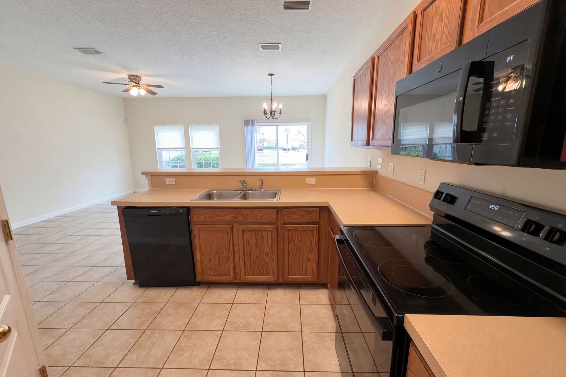 Photo 2 of 17 of 1539 Biscayne Bay Dr, Jacksonville, FL