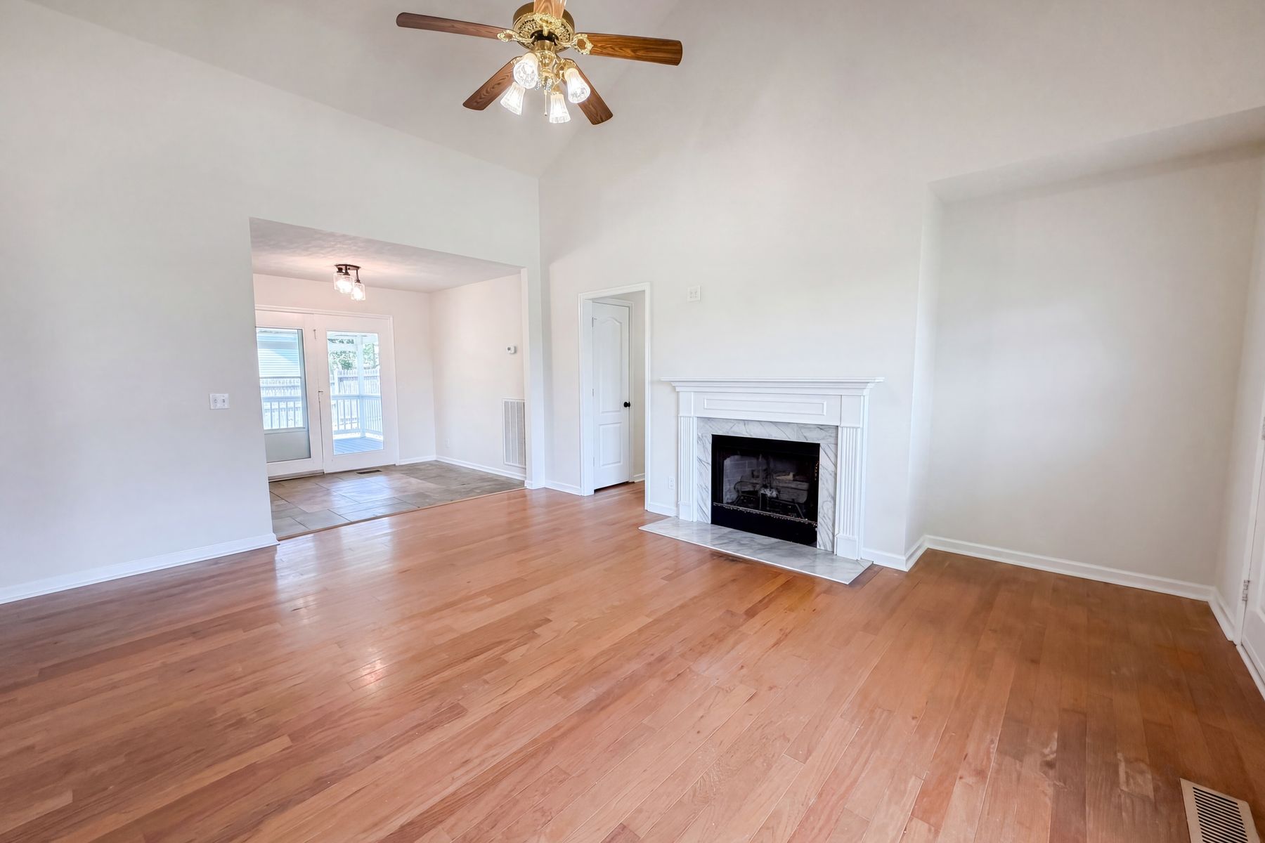 Property photo 3 of 1037 Shadowbrook Dr