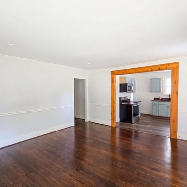 Property photo 3 of 1401 E 9th St