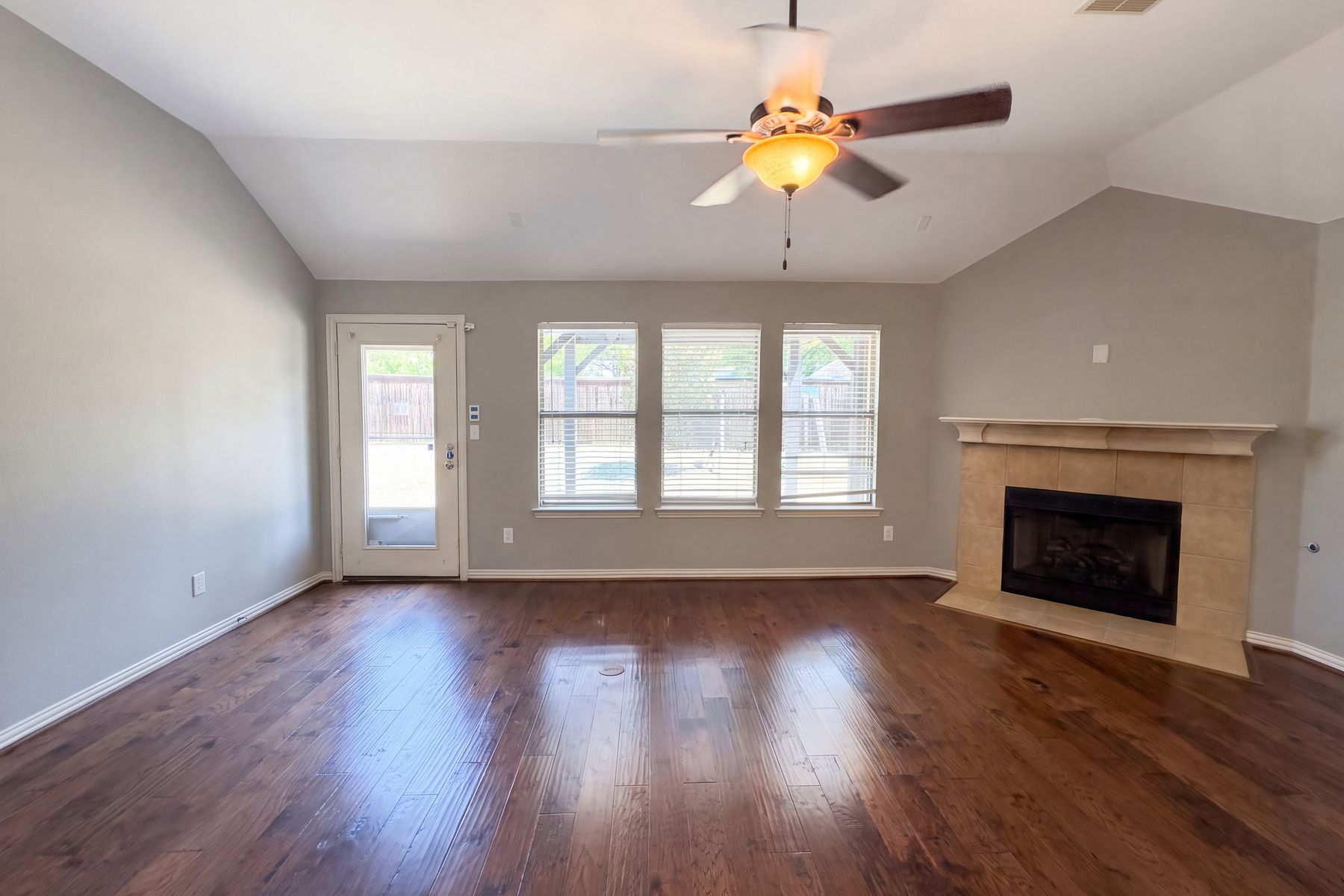 Property photo 3 of 2601 Whispering Trl