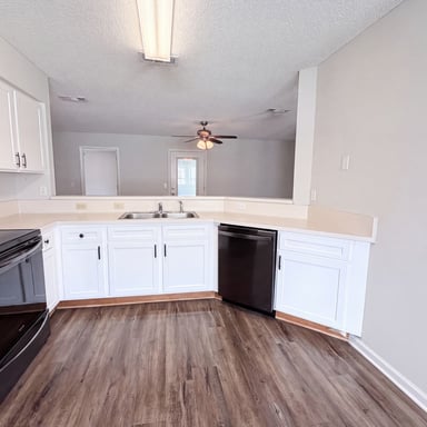 Property photo 2 of 1708 Ashwood Cir