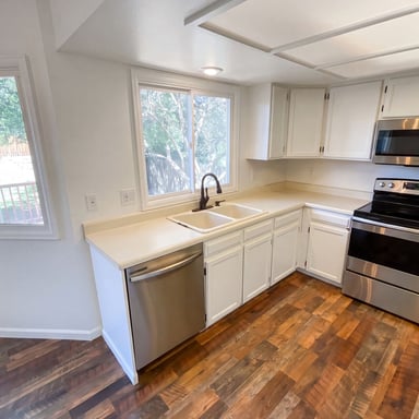 Property photo 2 of 9938 Garland Dr