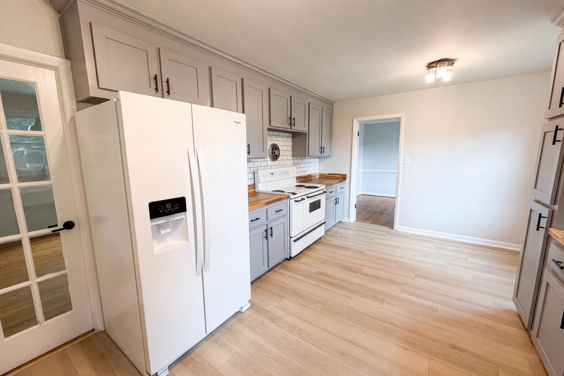 Photo 2 of 16 of 1016 Forestview Dr, Colonial Heights, VA