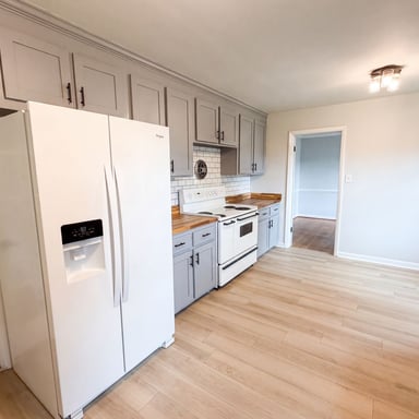 Property photo 2 of 1016 Forestview Dr
