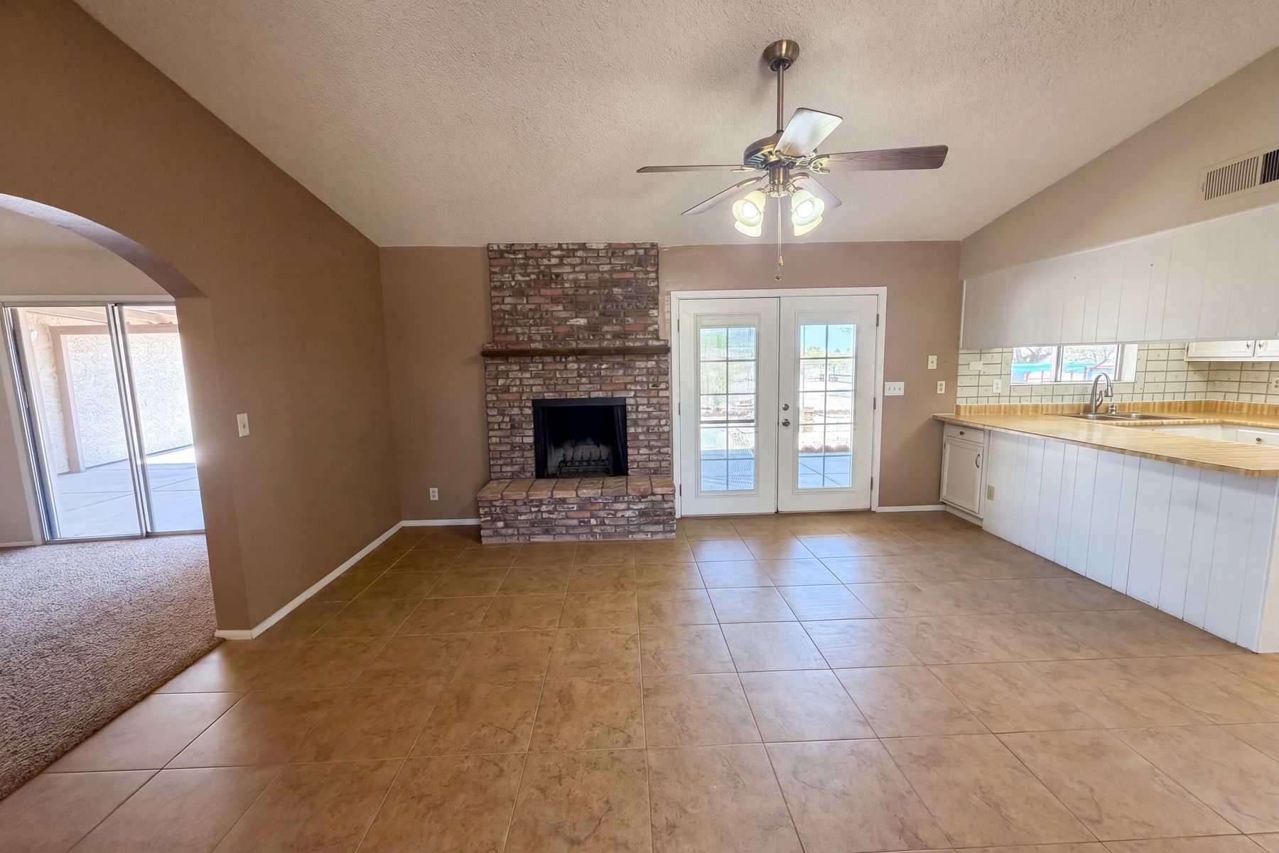 Property photo 3 of 2035 S 227th Ave