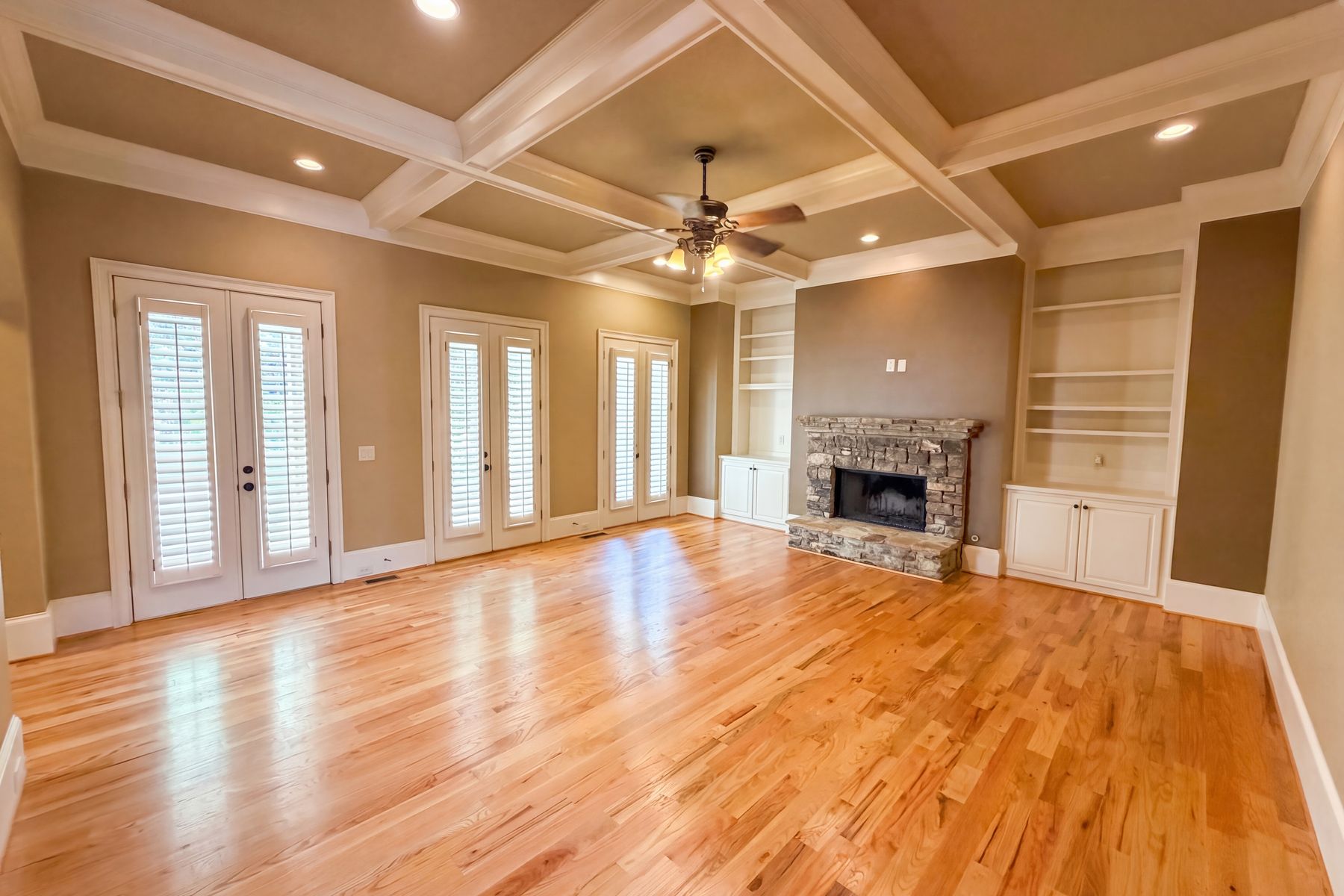 Property photo 3 of 3250 Camellia Ln